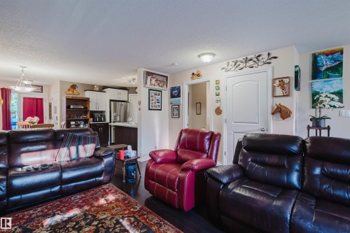 1517 Rutherford Road, Edmonton, AB - Indoor Photo Showing Living Room