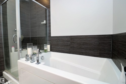 801 10238 103 Street, Edmonton, AB - Indoor Photo Showing Bathroom