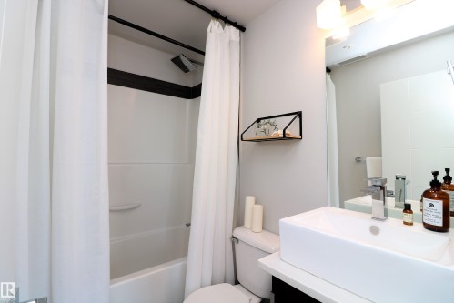 801 10238 103 Street, Edmonton, AB - Indoor Photo Showing Bathroom