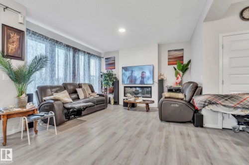 22007 80 Avenue, Edmonton, AB - Indoor Photo Showing Living Room