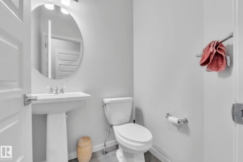 22007 80 Avenue, Edmonton, AB - Indoor Photo Showing Bathroom