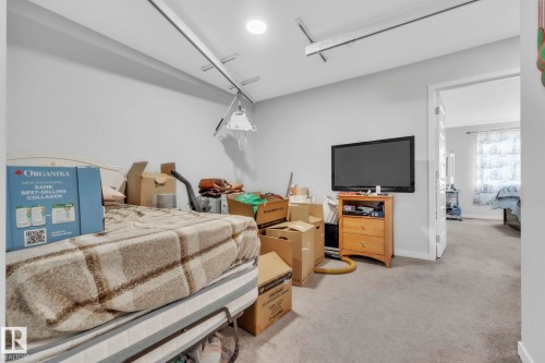 22007 80 Avenue, Edmonton, AB - Indoor Photo Showing Bedroom
