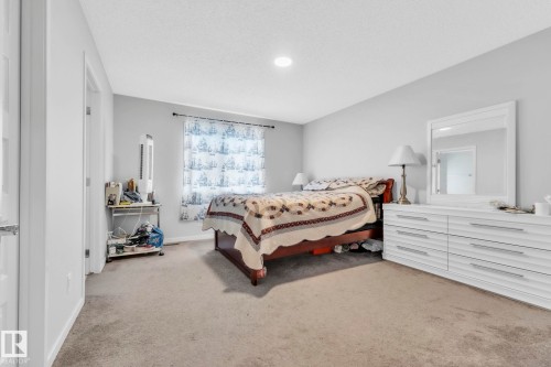 22007 80 Avenue, Edmonton, AB - Indoor Photo Showing Bedroom
