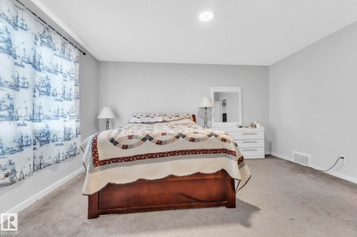 22007 80 Avenue, Edmonton, AB - Indoor Photo Showing Bedroom