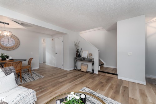 2909 139 Avenue, Edmonton, AB - Indoor Photo Showing Living Room