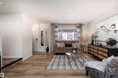 2909 139 Avenue, Edmonton, AB - Indoor Photo Showing Living Room