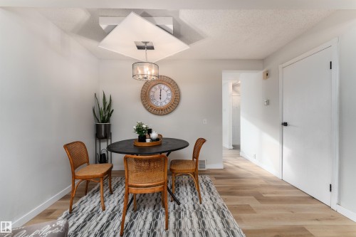 2909 139 Avenue, Edmonton, AB - Indoor Photo Showing Dining Room