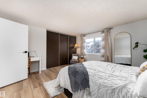 2909 139 Avenue, Edmonton, AB - Indoor Photo Showing Bedroom