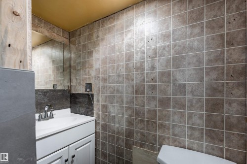 2909 139 Avenue, Edmonton, AB - Indoor Photo Showing Bathroom