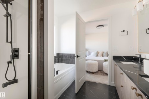 20620 43 Avenue, Edmonton, AB - Indoor Photo Showing Bathroom