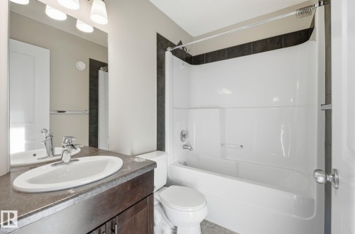 4060 Morrison Wy, Edmonton, AB - Indoor Photo Showing Bathroom