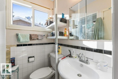 13708 Buena Vista Road, Edmonton, AB - Indoor Photo Showing Bathroom