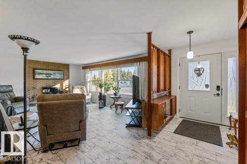 13708 Buena Vista Road, Edmonton, AB - Indoor Photo Showing Other Room