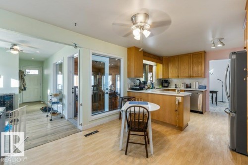 13708 Buena Vista Road, Edmonton, AB - Indoor Photo Showing Other Room