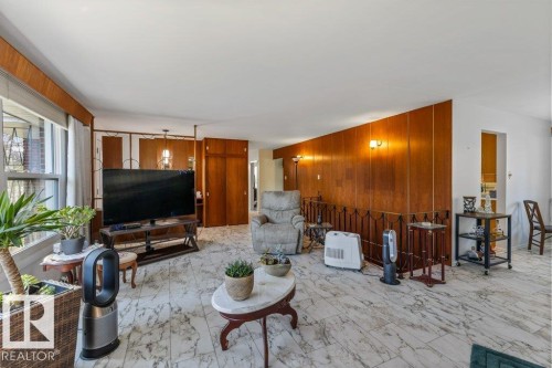 13708 Buena Vista Road, Edmonton, AB - Indoor Photo Showing Living Room