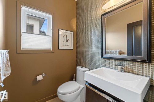 473 Heffernan Drive, Edmonton, AB - Indoor Photo Showing Bathroom