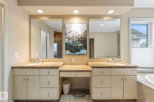 473 Heffernan Drive, Edmonton, AB - Indoor Photo Showing Bathroom