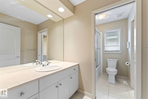 473 Heffernan Drive, Edmonton, AB - Indoor Photo Showing Bathroom