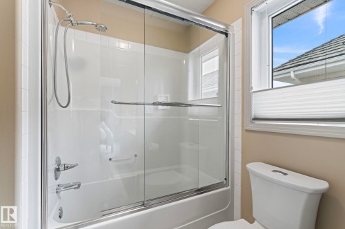 473 Heffernan Drive, Edmonton, AB - Indoor Photo Showing Bathroom