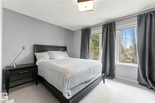 473 Heffernan Drive, Edmonton, AB - Indoor Photo Showing Bedroom