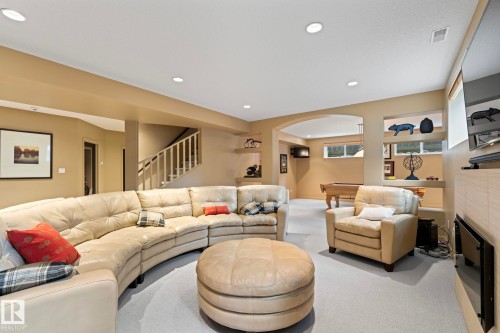 473 Heffernan Drive, Edmonton, AB - Indoor Photo Showing Living Room