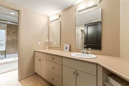 473 Heffernan Drive, Edmonton, AB - Indoor Photo Showing Bathroom
