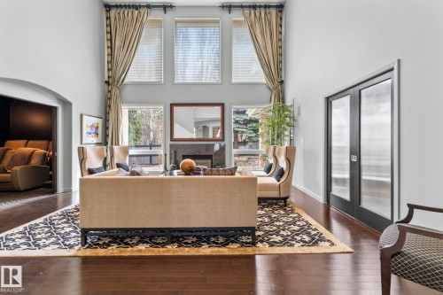 473 Heffernan Drive, Edmonton, AB - Indoor Photo Showing Living Room