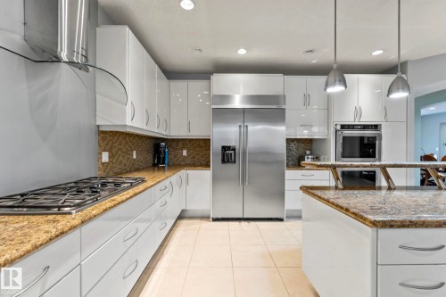 473 Heffernan Drive, Edmonton, AB - Indoor Photo Showing Kitchen With Upgraded Kitchen
