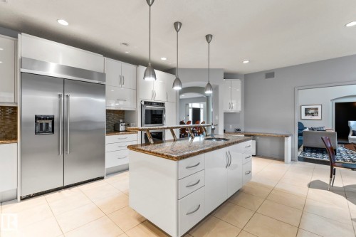 473 Heffernan Drive, Edmonton, AB - Indoor Photo Showing Kitchen With Upgraded Kitchen