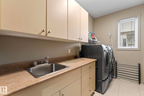 473 Heffernan Drive, Edmonton, AB - Indoor Photo Showing Laundry Room