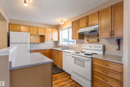 4826 Terwillegar Common, Edmonton, AB - Indoor Photo Showing Kitchen