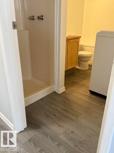 6016 189 Street, Edmonton, AB - Indoor Photo Showing Bathroom