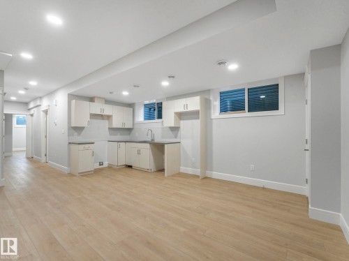 9311 152 Street, Edmonton, AB - Indoor Photo Showing Kitchen