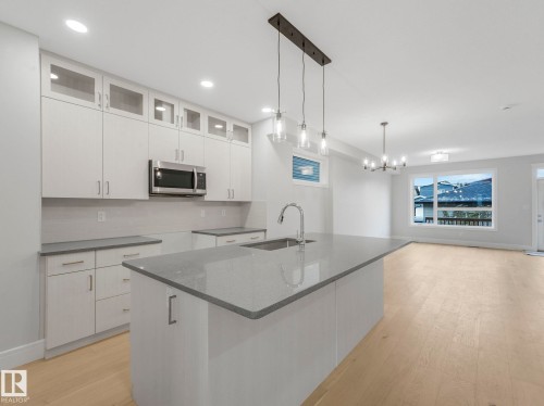 9311 152 Street, Edmonton, AB - Indoor Photo Showing Kitchen With Upgraded Kitchen