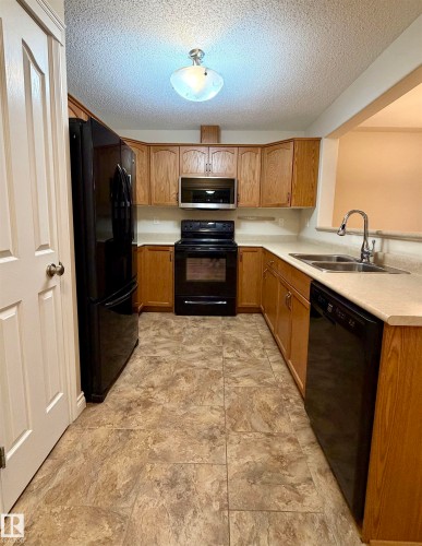 118 7801 Golf Course Road, Stony Plain, AB - Indoor Photo Showing Kitchen With Double Sink