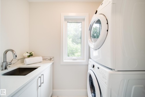 14005 105 Avenue, Edmonton, AB - Indoor Photo Showing Laundry Room