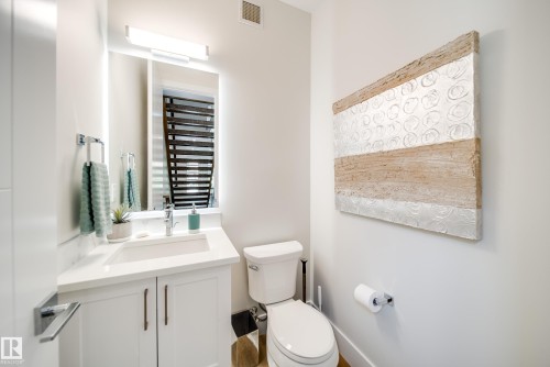 14005 105 Avenue, Edmonton, AB - Indoor Photo Showing Bathroom