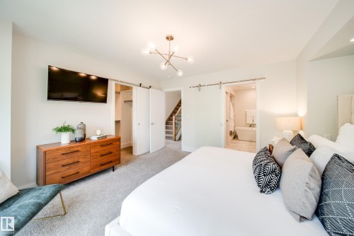 14005 105 Avenue, Edmonton, AB - Indoor Photo Showing Bedroom