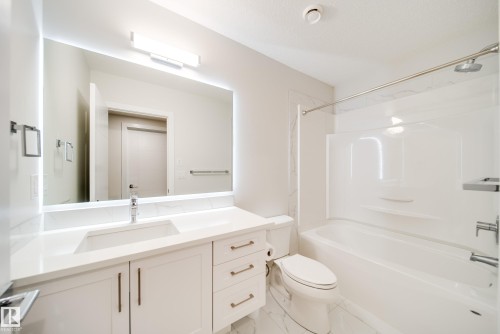 14005 105 Avenue, Edmonton, AB - Indoor Photo Showing Bathroom