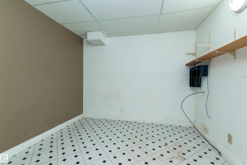 1511 109 Street, Edmonton, AB - Indoor