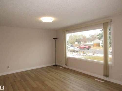 11407 134A Avenue, Edmonton, AB - Indoor Photo Showing Other Room