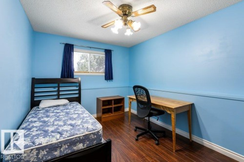 11 Louisbourg Place, St. Albert, AB - Indoor Photo Showing Bedroom