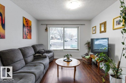 11 Louisbourg Place, St. Albert, AB - Indoor Photo Showing Living Room