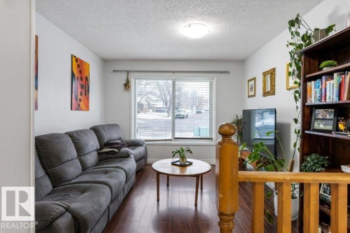 11 Louisbourg Place, St. Albert, AB - Indoor Photo Showing Living Room