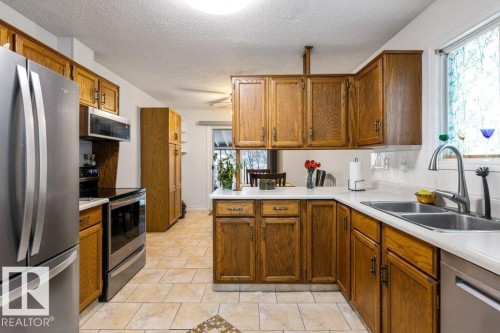 11 Louisbourg Place, St. Albert, AB - Indoor Photo Showing Kitchen With Stainless Steel Kitchen With Double Sink