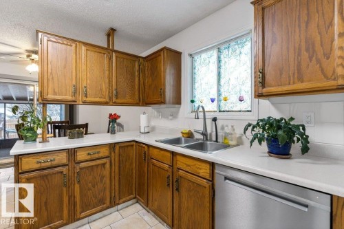 11 Louisbourg Place, St. Albert, AB - Indoor Photo Showing Kitchen With Double Sink