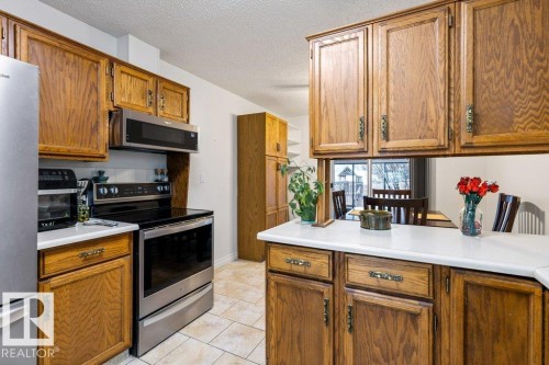 11 Louisbourg Place, St. Albert, AB - Indoor Photo Showing Kitchen