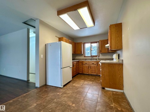 4903 52 Avenue, La Corey, AB - Indoor Photo Showing Kitchen