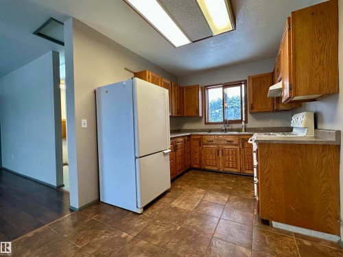 4903 52 Avenue, La Corey, AB - Indoor Photo Showing Kitchen
