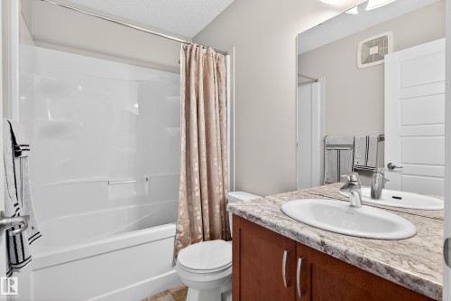 3327 Weidle Way, Edmonton, AB - Indoor Photo Showing Bathroom
